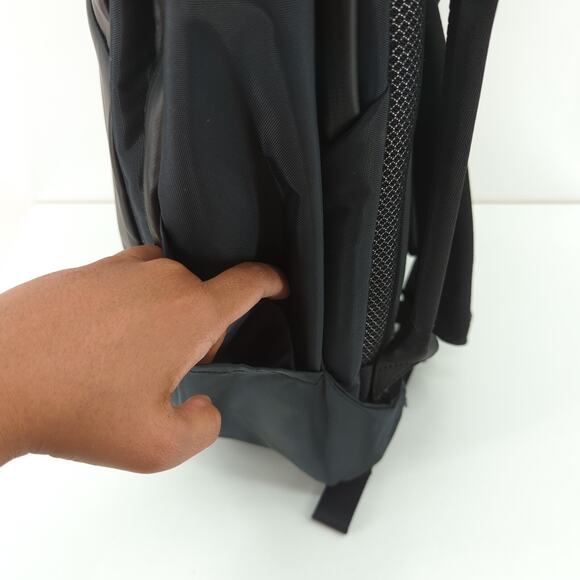 Samsonite Valt Collection Deluxe Backpack Black 120800-1041 RARE NEW FLAW - Picture 11 of 11